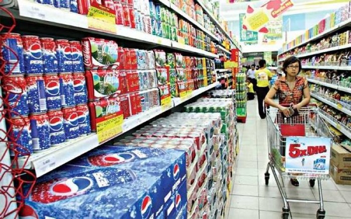Một trong những khó khăn của ngành hàng tiêu dùng nhanh Việt Nam là: Tâm lý của nhiều người vẫn còn chưa thực sự tin tưởng vào chất lượng hàng hóa Việt, tâm lý sính ngoại vẫn còn tồn tại. Ảnh (Internet)
