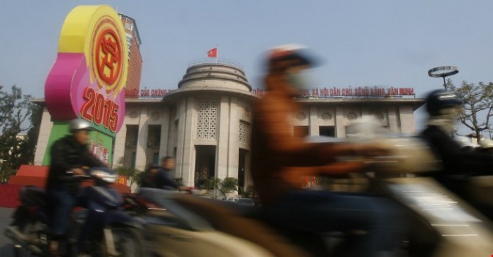 Mức thâm hụt này vẫn trong tầm kiểm soát, nhưng NHNN có thể chọn giải pháp thắt chặt chính sách tiền tệ trong năm tới để duy trì một định hướng phát triển bền vững, HSBC nhận xét.
