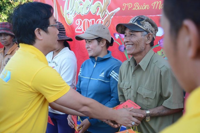 Niềm vui, niềm hạnh phúc hiện rõ trên khuôn mặt của những người dân buôn Kõ Mliâo, xã Hòa Thắng, Tp Buôn Ma Thuật, Đak Lak.