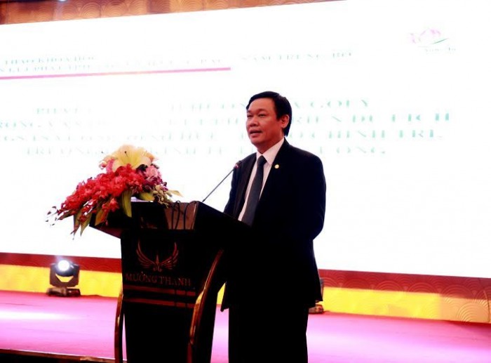 GS.TS Vương Đình Huệ, Ủy viên Bộ Chính trị, Trưởng Ban Kinh tế Trung ương phát biểu tại Hội thảo.