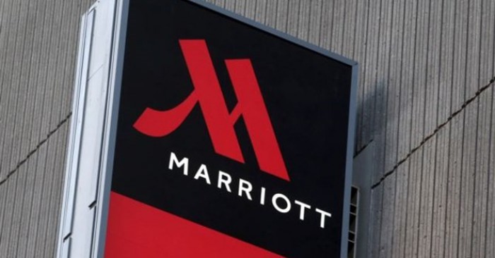 Bảng hiệu Marriott Marquis New York ở Manhattan, New York, ngày 16 tháng 11 năm 2015. Ảnh Reuters
