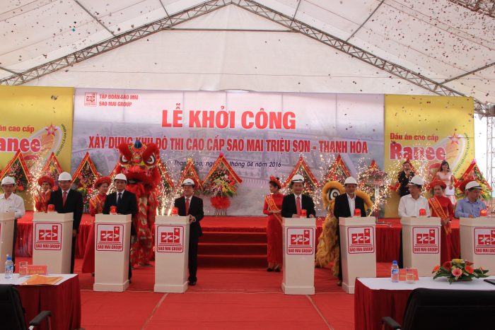 Nghi thức khởi công xây dựng dự án. Lãnh đạo Tập đoàn Sao Mai và lãnh đạo tỉnh Thanh Hóa cùng bấm nút thực hiện khởi công xây dựng.