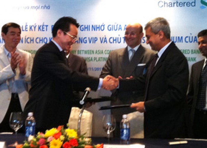 Khi KQKD của cả 2 không được khả quan, Standard Chartered và ACB còn bắt tay được bao lâu?