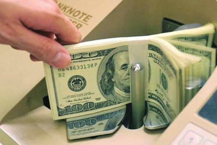 Người Việt gửi tiền ra nước ngoài nhiều hơn