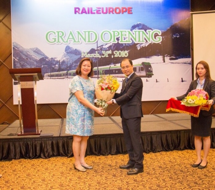 Tại buổi ra mắt, WorldTrans giới thiệu các sản phẩm nổi bật của Rail Europe như vé một chặng (point-to-point), giúp du khách dễ dàng đi lại giữa 2 thành phố; hay vé nhiều chặng (passes), cho phép hành khách đi lại không giới hạn trên mạng lưới đường sắt như: vé khám phá 28 nước châu Âu (Eurail Global Pass), 3 - 4 nước (Eurail Select Passes), 2 nước (Regional Passes) và 1 nước (One Country Passes).