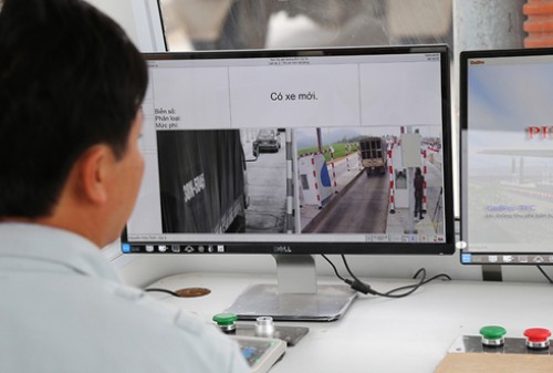 Trạm thu phí không dừng đã được thí điểm tại Quảng Bình. Ảnh: Hoàng Táo