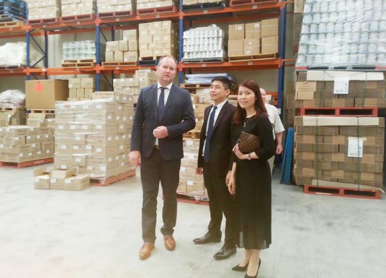 Ban lãnh đạo công ty KLF thăm nhà máy sữa của Camperdown Dairy Intermational (CDI) hồi tháng 1 năm nay.