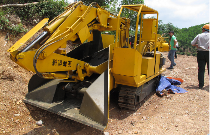 Máy cào vơ mới được nhập về. Ảnh NDH