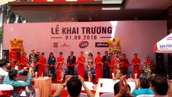 Lễ cắt băng khai trương