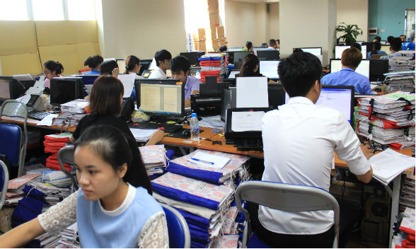 Số hóa tài liệu tại Công ty CP Đầu tư Thương mại và Phát triển Công nghệ FSI. Ảnh: HH
