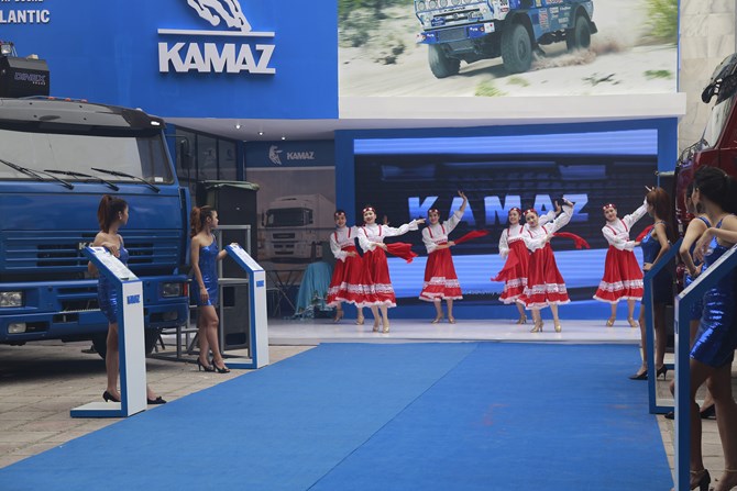 Gian hàng của hãng xe Nga Kamaz tại triển lãm ô tô Việt Nam (Ảnh: Nguyễn Thắm)