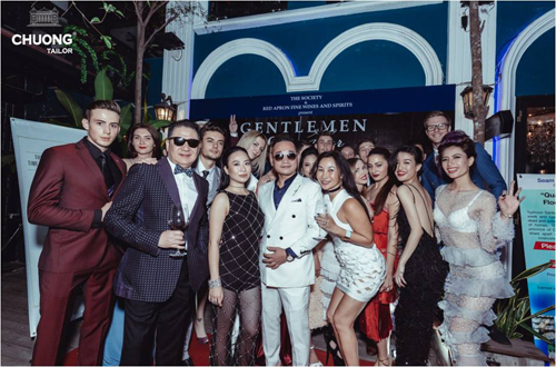 Nối tiếp thành công của các bộ sưu tập trước, Chương Tailor ra mắt bộ sưu tập thu đông mới mang phong cách đẳng cấp quốc tế tại buổi trình diễn thời trang mang tên "Gentlemen For Her" tại The Society - Bar and Grill, số 99 Nguyễn Huệ, quận 1, TP HCM.