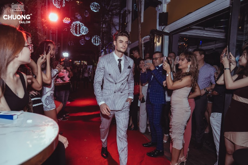 Trang phục đẳng cấp trong bộ sưu tập lần này của Chương Tailor sẽ giúp phái mạnh tự tin sải bước thành công như một ngôi sao điện ảnh.