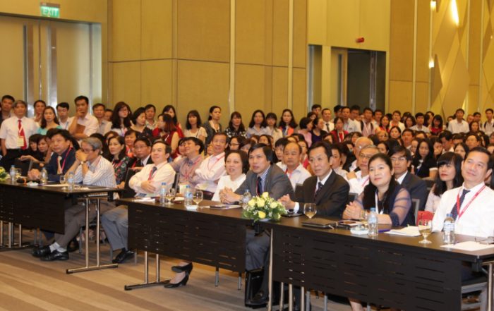 Các đại biểu đến tham dự hội nghị