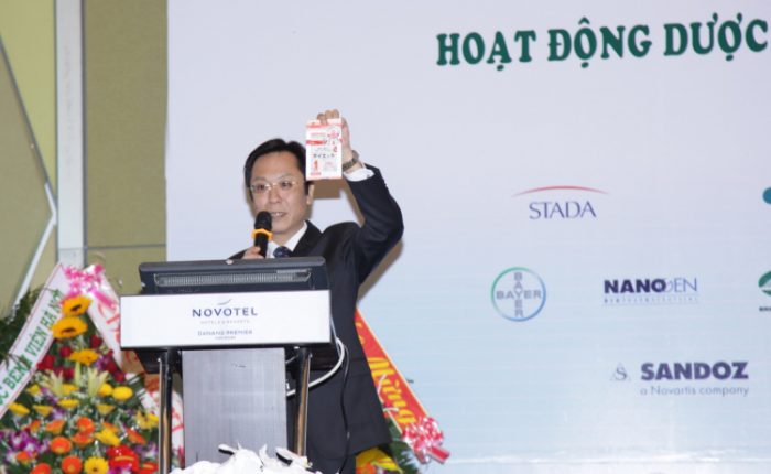 Ông Daisuke Higao – Cố vấn cấp cao của Chuỗi nhà thuốc láng giềng Vistar Pharmacy đang trình bày về chất lượng dịch vụ và sản phẩm của chuỗi nhà thuốc láng giềng Vistar Pharmacy.