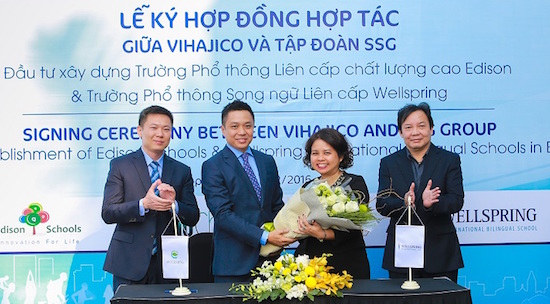 Phó TGĐ Vihajico Nguyễn Dũng Minh ký kết với Tổng giám đốc SSGI Lê Tuệ Minh