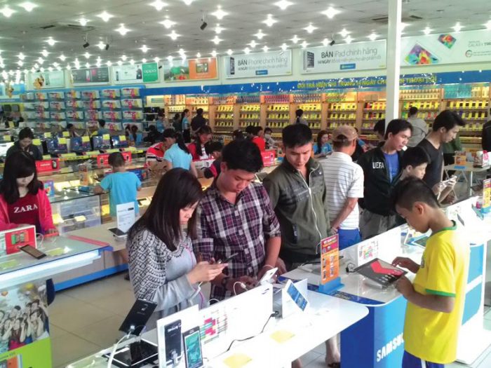Các nhà sản xuất buộc phải hợp tác với doanh nghiệp phân phối để đưa sản phẩm ra thị trường. Ảnh: Lê Toàn