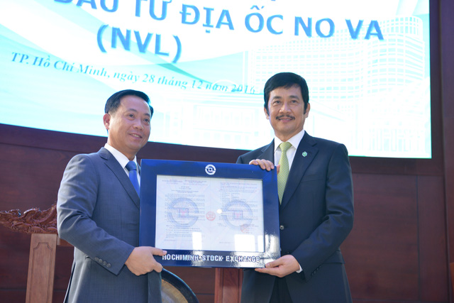 Ông Bùi Thành Nhơn (bên phải):"Novaland đi ra từ tâm bão, hơn ai hết chúng tôi rất thấu hiểu và lo tập trung để làm thế nào thoát khỏi cơn khủng hoảng của chu kỳ kế tiếp!"