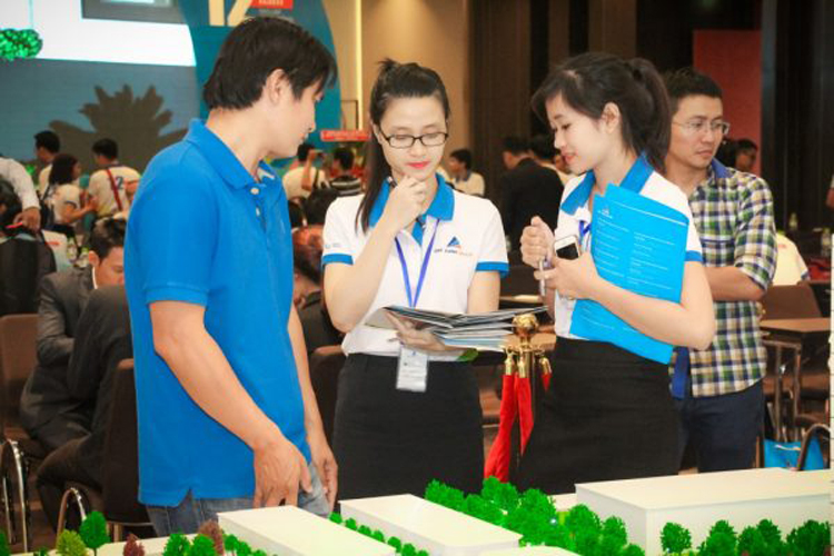 Chuyện nhân sự của doanh nghiệp BĐS sau dịch Covid-19: “Cắt không đành, giữ cũng không xong” - Ảnh 1. Chuyện nhân sự của doanh nghiệp BĐS sau dịch Covid-19: “Cắt không đành, giữ cũng không xong” - Ảnh 1.