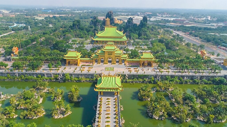 Chân dung đại gia Dũng lò vôi - ông chủ siêu dự án Đại Nam: Ăn chay trường, sở hữu khối tài sản hàng chục nghìn tỷ, biến đồng hoang thành “mỏ vàng - Ảnh 1. Chân dung đại gia Dũng lò vôi - ông chủ siêu dự án Đại Nam: Ăn chay trường, sở hữu khối tài sản hàng chục nghìn tỷ, biến đồng hoang thành “mỏ vàng - Ảnh 1.